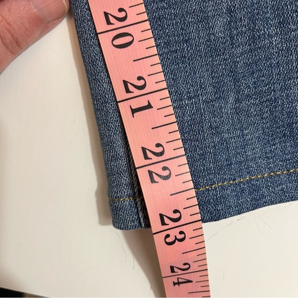 Chico’s So Slimming Girlfriend Leg Ankle Medium Wash Skinny Jean - Picture 4 of 7